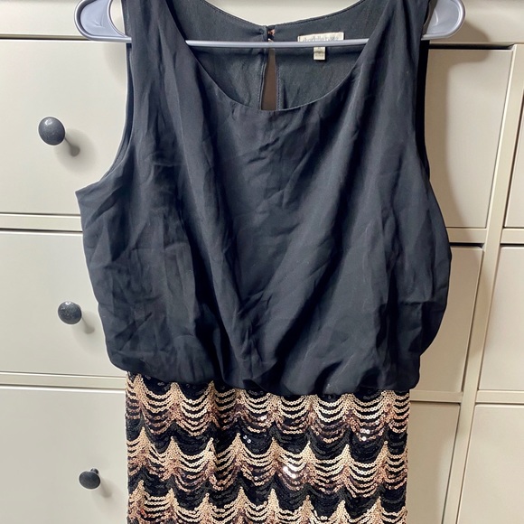 Dress - Picture 1 of 7
